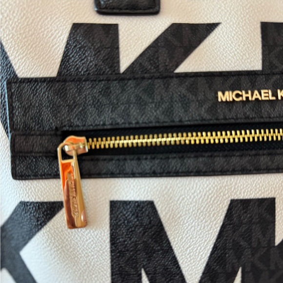 Authentic MK Tote - Picture 3 of 6